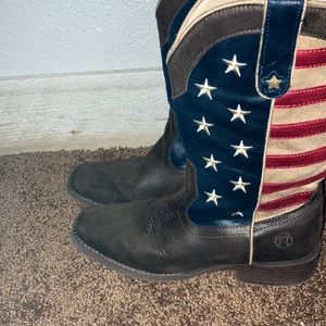 I am selling these brown Roper American flag boots, size 10.5.
